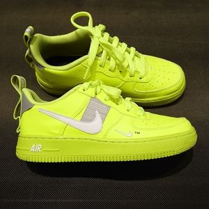 Nike Air Force 1 LV8 Utility In Volt